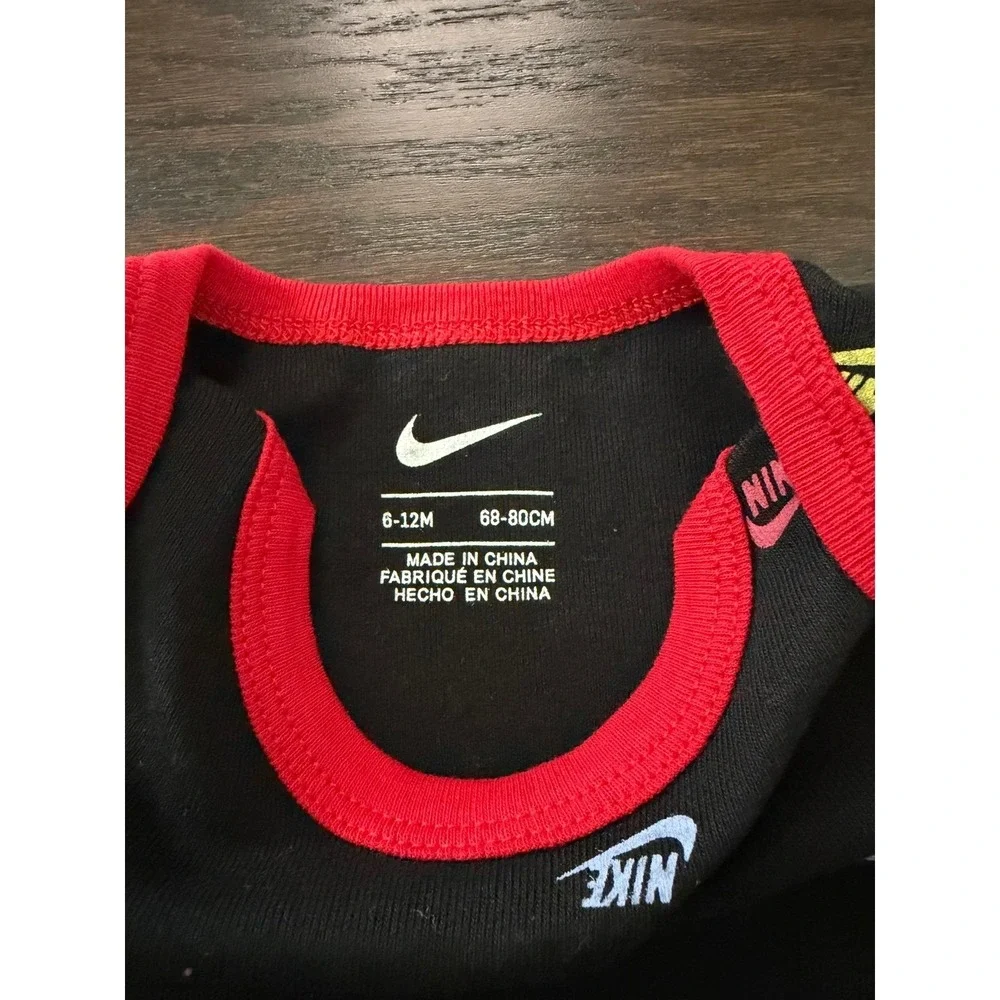 Nike Infant Boys 3 Piece Set Bodysuit Beanie Bib Black Red Multi Logo 6-12M